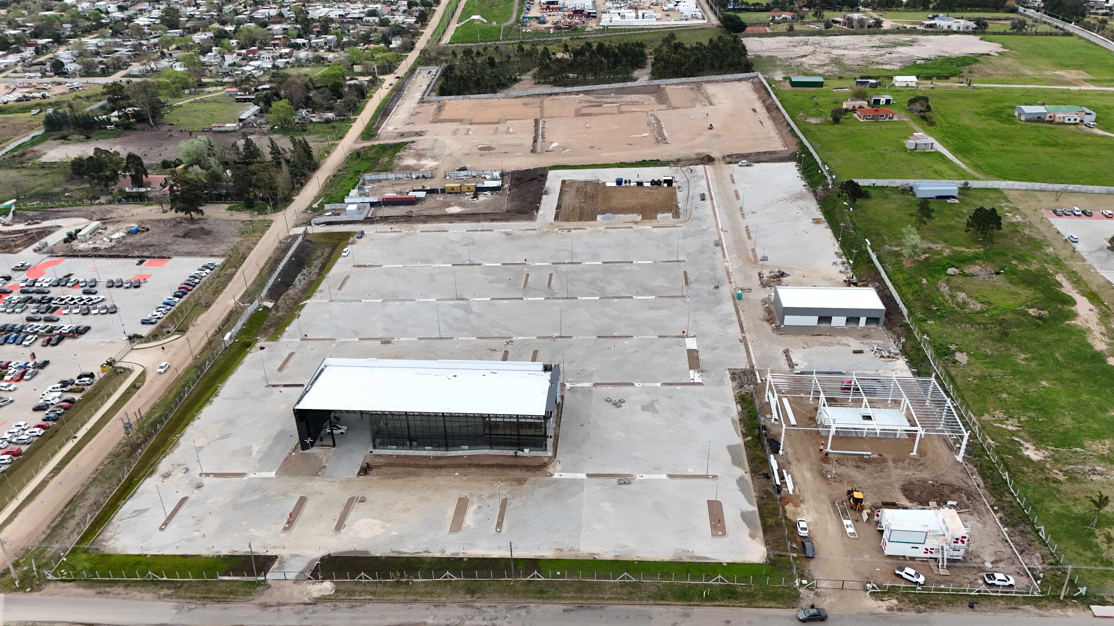 Complejo Multicar — Logística · Complejo automotriz en Canelones, Uruguay