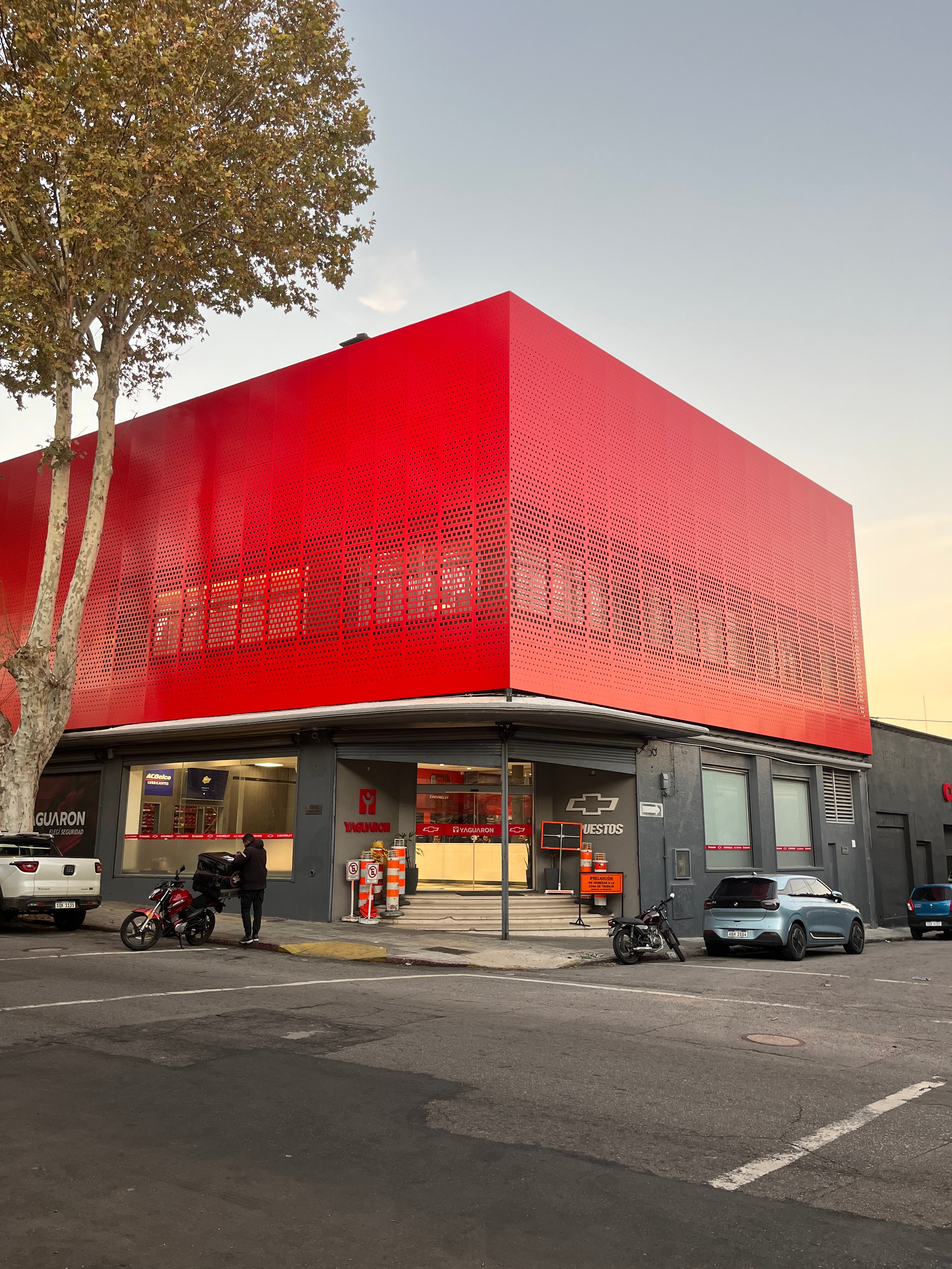 YAGUARON REPUESTOS — Logística · Oficinas + Depósito en Montevideo, Uruguay